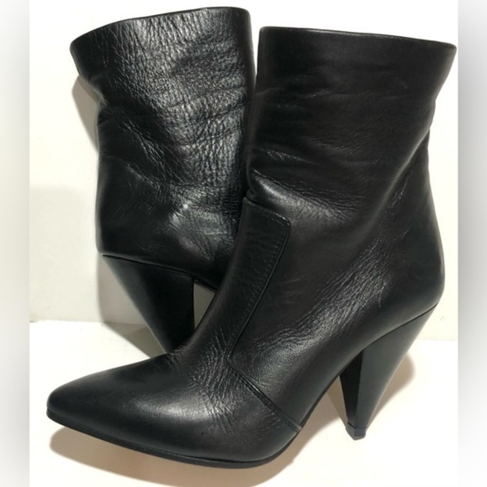 𝅺Stuart Weitzman Ankle Booties